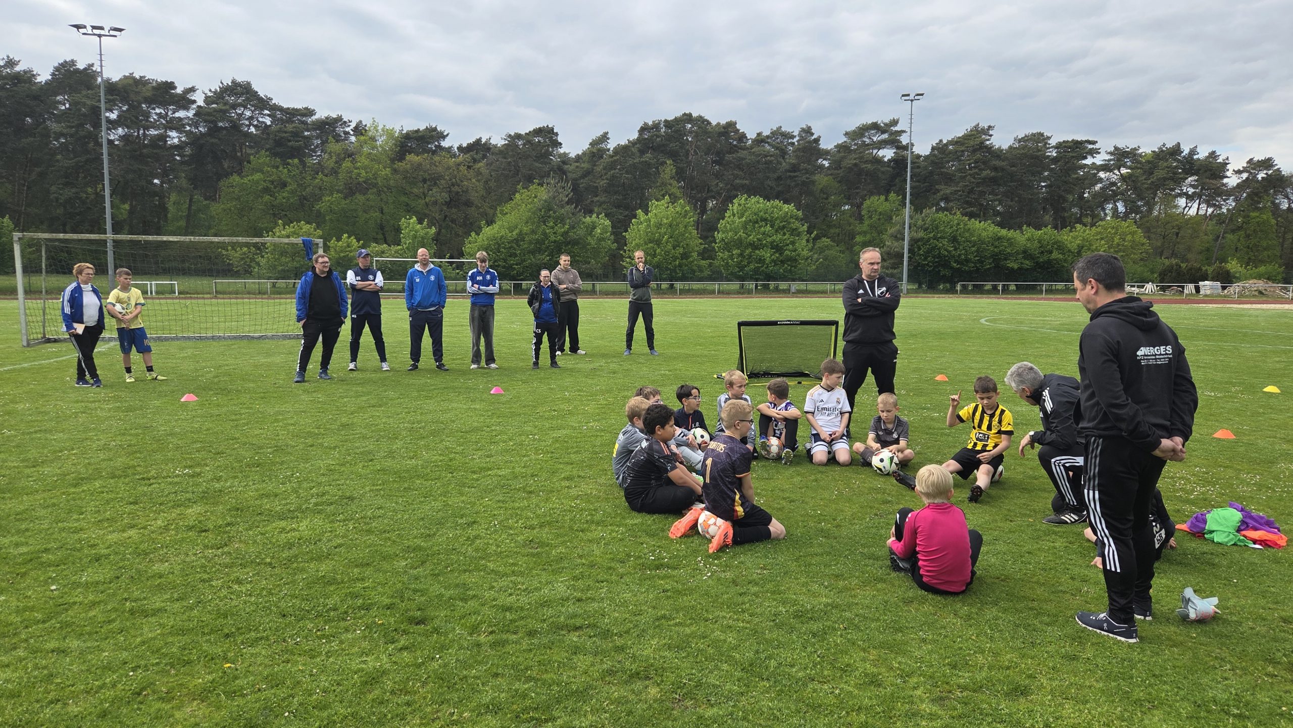 TRAINERSCHULUNG FÜR DEN JUGENDFUBALL